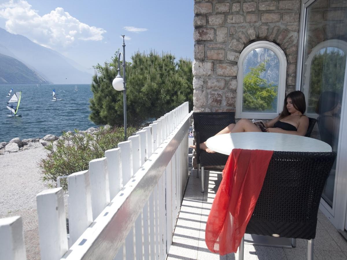 Casa Toblini Al Lago On The Beach Torbole Sul Garda Eksteriør billede